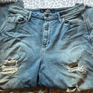 Women’s Hollister Curvy Ultra High-Rise Mom Jean — Size 17 Short